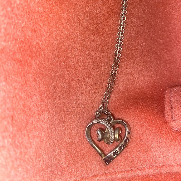 925 Sterling Silver chain and heart with bone pendant - Picture 1 of 5